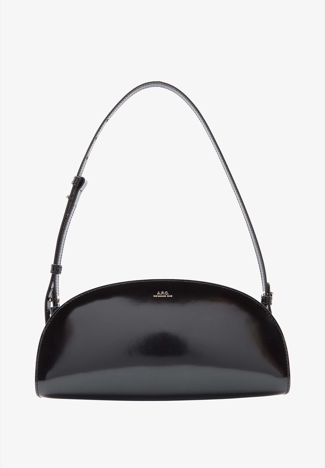 Sac Demi-Lune Shoulder d'A.P.C. en cuir de vache noir brillant, bandoulière réglable et logo doré A.P.C. Rue Madame Paris
