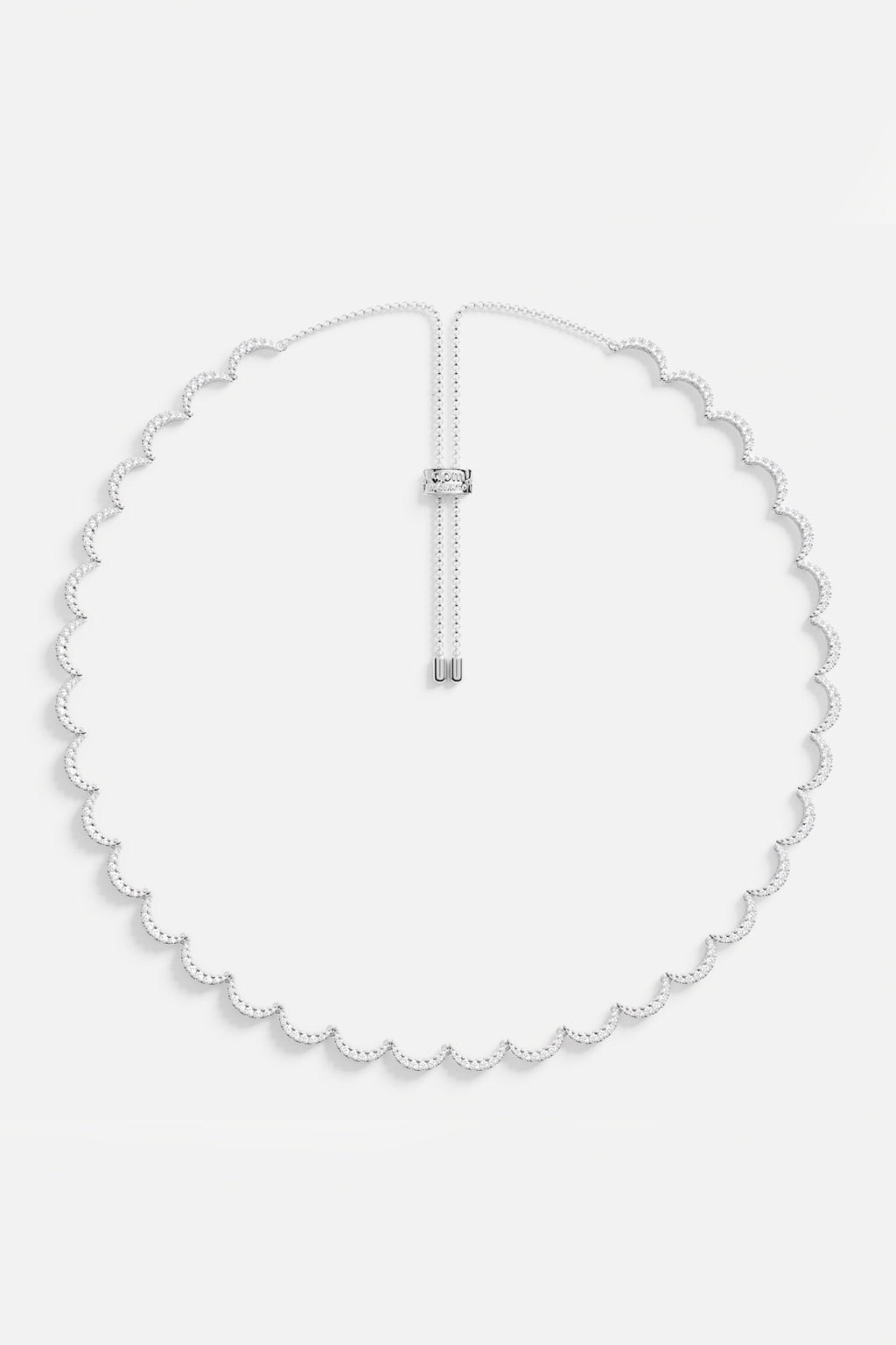 Collier Vague d'APM Monaco, ligne ondulée pavée de zircons blancs sur fini rhodium, fermoir ajustable