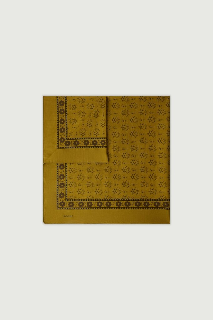 Foulard carré en coton vert absinthe à motif fleuri noir, signé Soeur