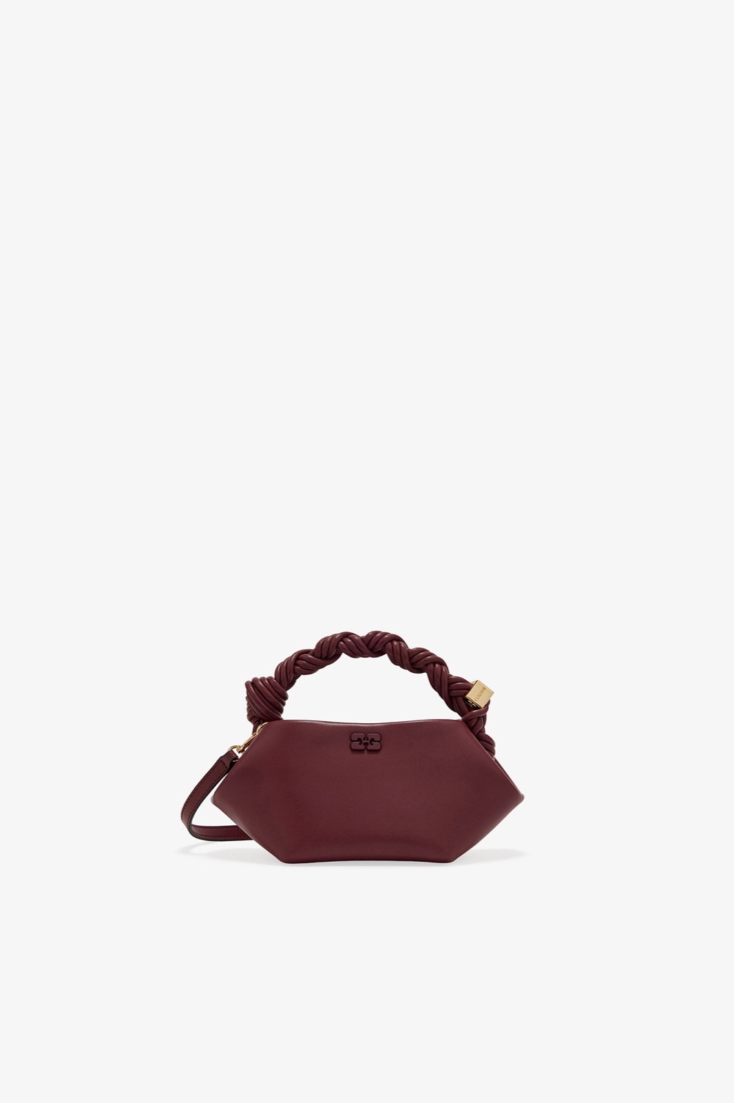 Sac Bou mini de Ganni en cuir recyclé bordeaux, poignée tressée et logo papillon doré