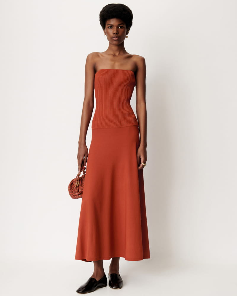 Robe bustier Limdane de Sessùn en maille terracotta Redmuse, buste côtelé et jupe fluide jusqu'aux chevilles
