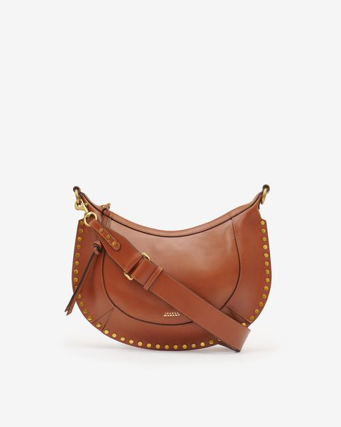 Sac Naoko d'Isabel Marant en cuir cognac grainé, forme demi-lune bordée de clous dorés, avec bandoulière amovible
