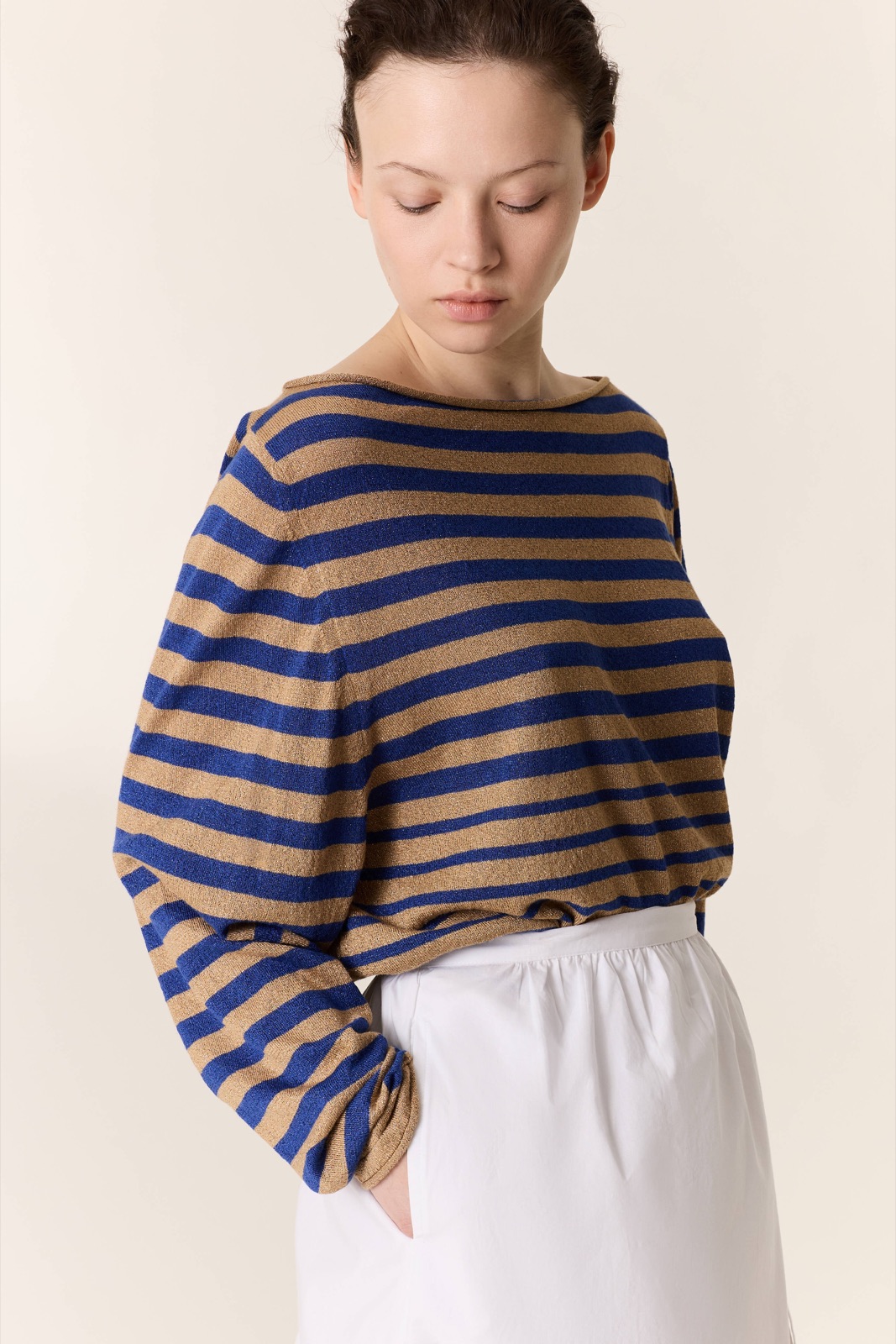 Pull marinière Mike de Leon & Harper, rayures camel doré et bleu à finition brillante, col bateau