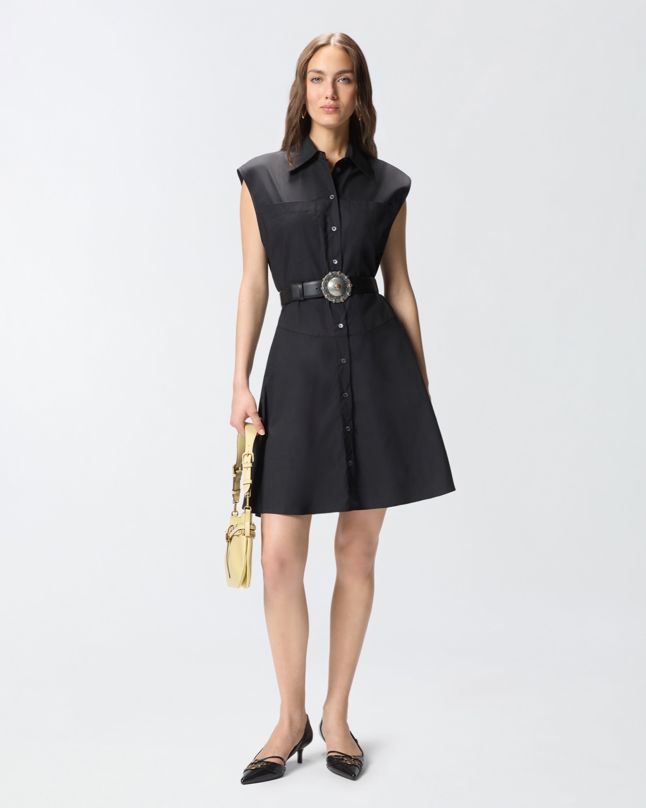 Robe chemise noire sans manches en popeline de coton Pinko, avec ceinture à boucle Love Birds argentée