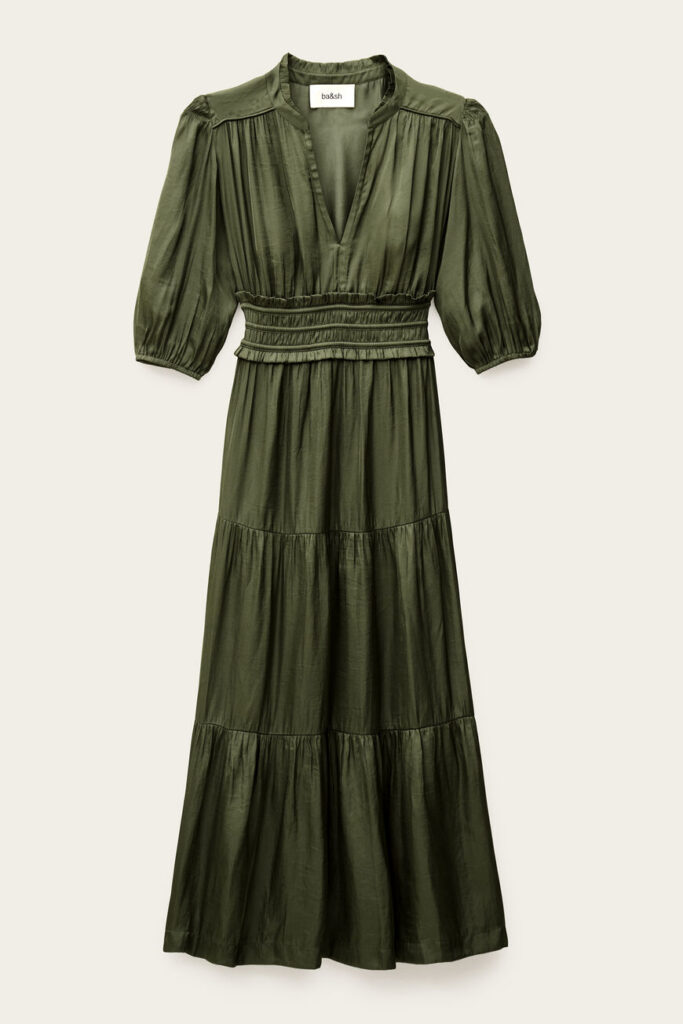 Robe midi Cleli de ba&sh en satin vert kaki, décolleté en V, manches trois-quarts bouffantes et taille smockée