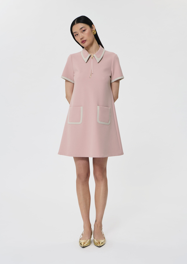 Robe Rubina rose blush de Tara Jarmon, coupe évasée, col chemise et empiècements écrus, zip doré