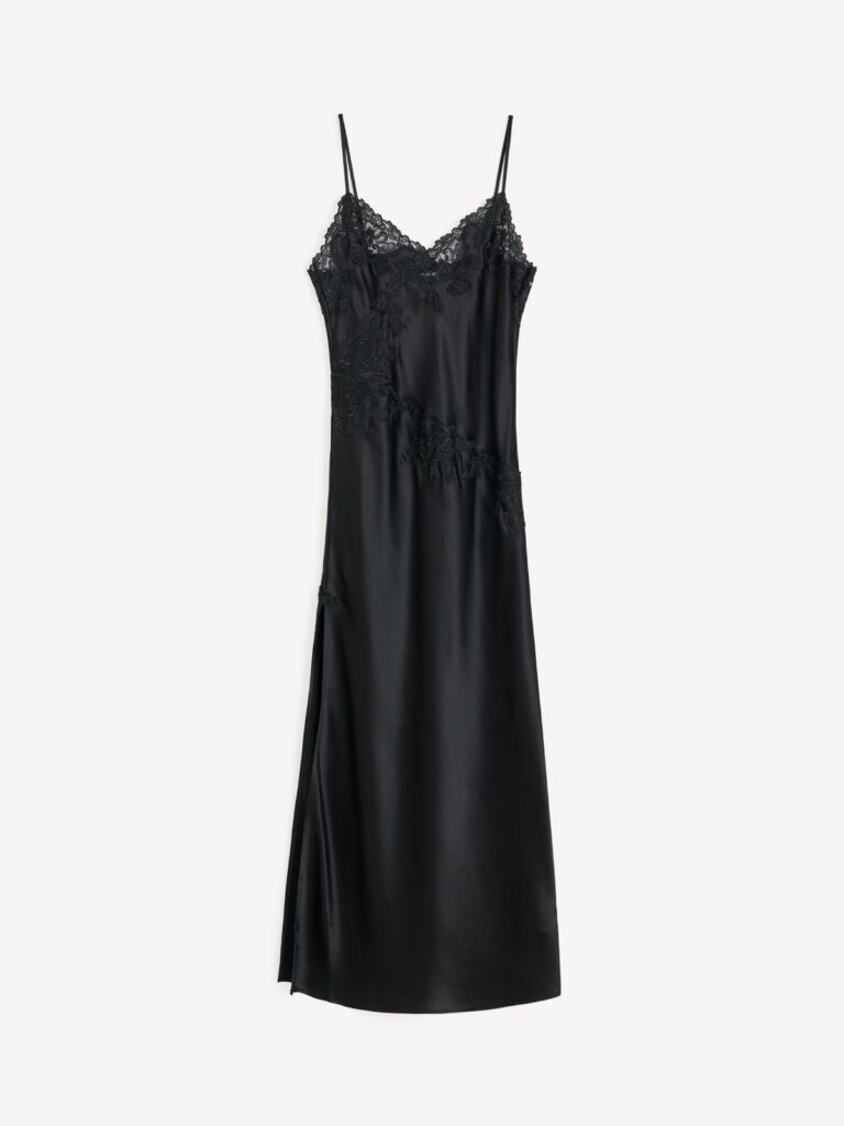 Robe maxi Vera en satin noir de By Malene Birger, à empiècements de dentelle et fente latérale