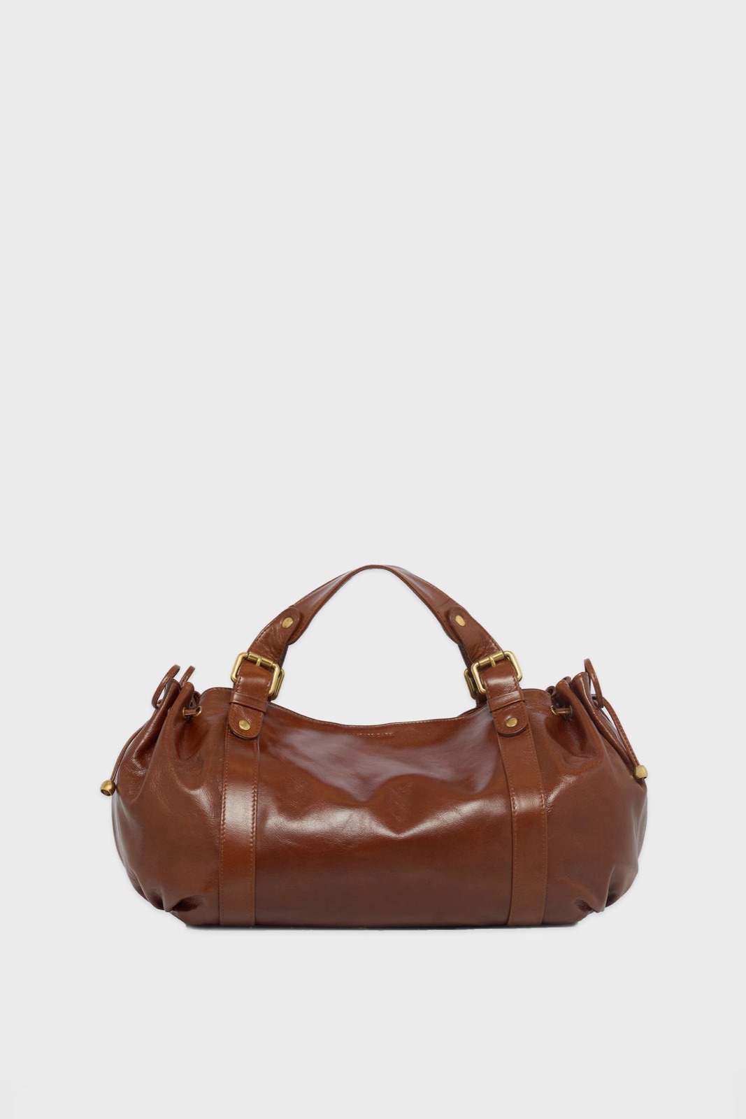 Sac 24H de Gerard Darel en cuir froissé caramel, anses courtes et boucles dorées, fronces latérales en cuir