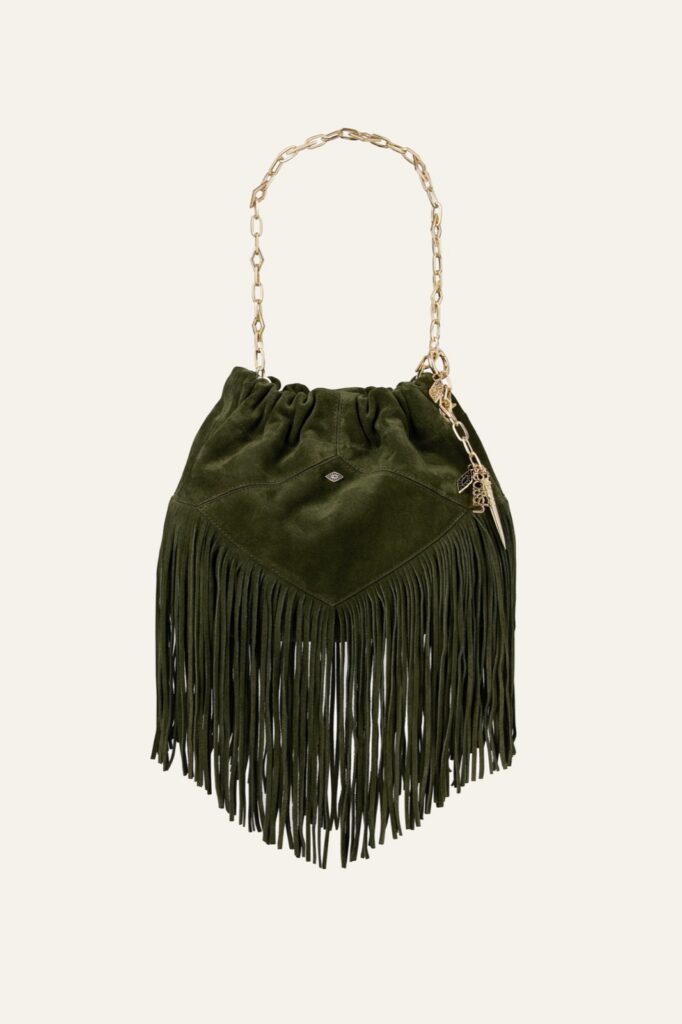 Mini sac tote June de ba&sh en cuir suédé vert bouteille, franges, chaîne dorée et charms