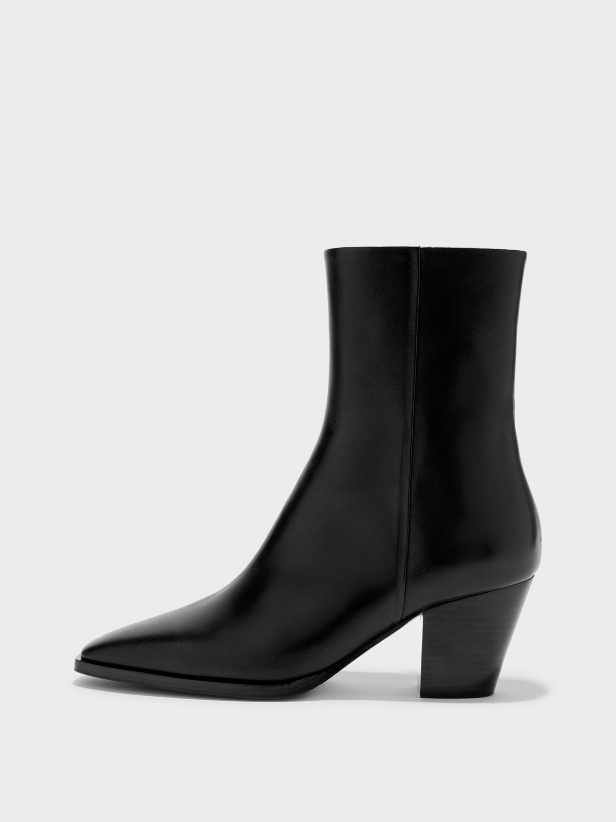 Bottine santiag en cuir noir Hedvig d'Aeyde, bout en pointe et talon cowboy oblique
