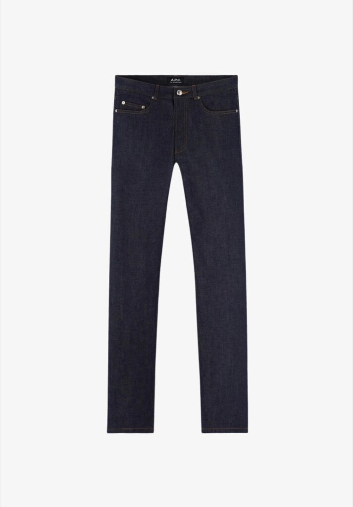 Jean Standard A.P.C. en denim brut indigo, coupe droite taille haute, surpiqûres caramel