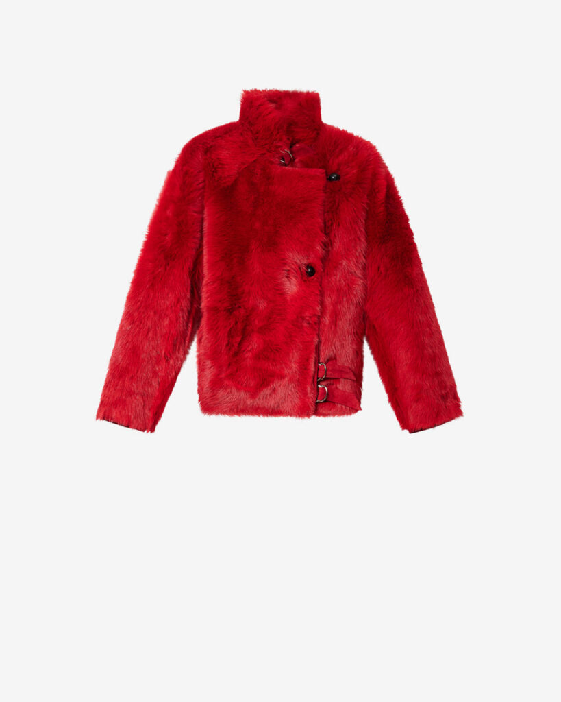 Manteau Roama Isabel Marant en peau lainée de mouton shaggy rouge vif, col montant et fermeture croisée