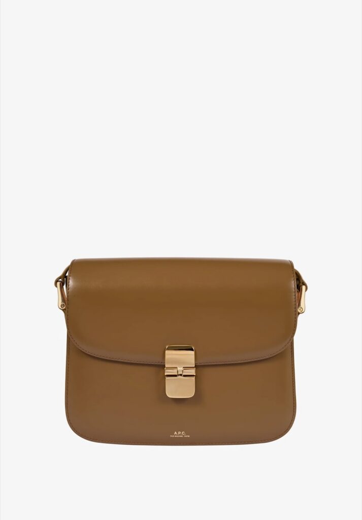 Sac Grace d'A.P.C. en cuir de veau lisse caramel avec fermoir doré et bandoulière réglable