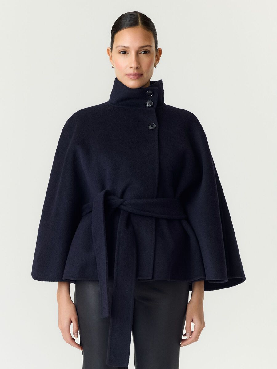 Veste courte en laine mélangée bleu marine Y.A.S, col montant boutonné et ceinture nouée à la taille