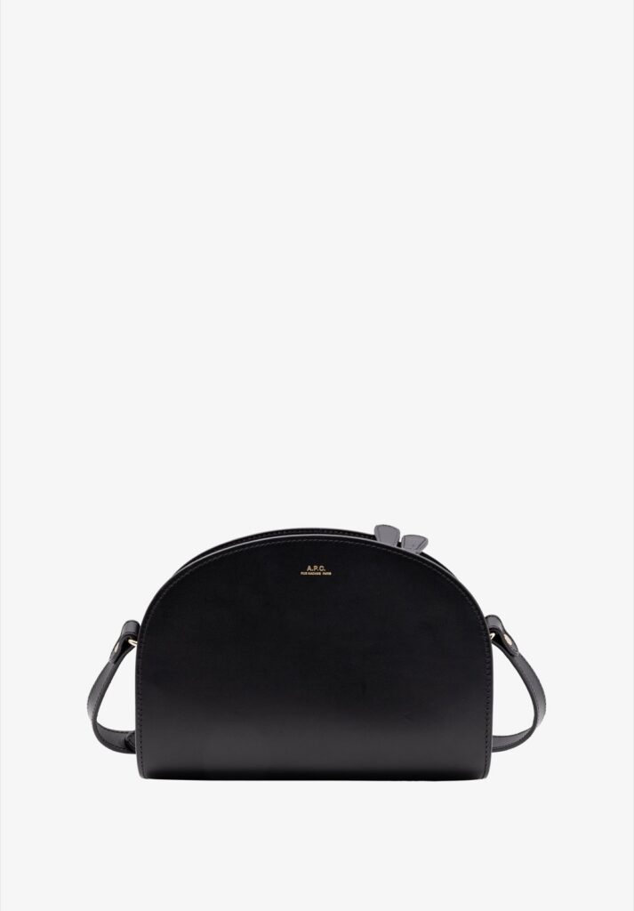 Sac Demi-Lune d'A.P.C. en cuir noir lisse, forme croissant, zip doré et bandoulière réglable
