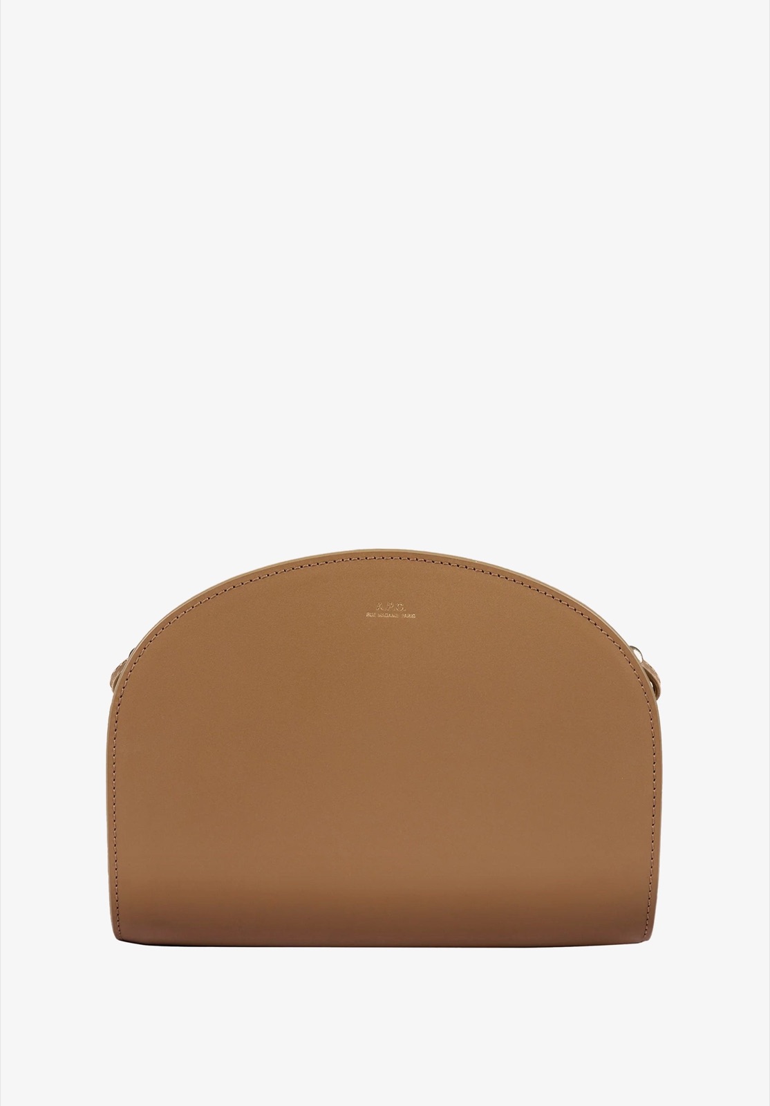Sac Demi-Lune A.P.C. en cuir lisse caramel, forme demi-cercle et fermeture éclair dorée
