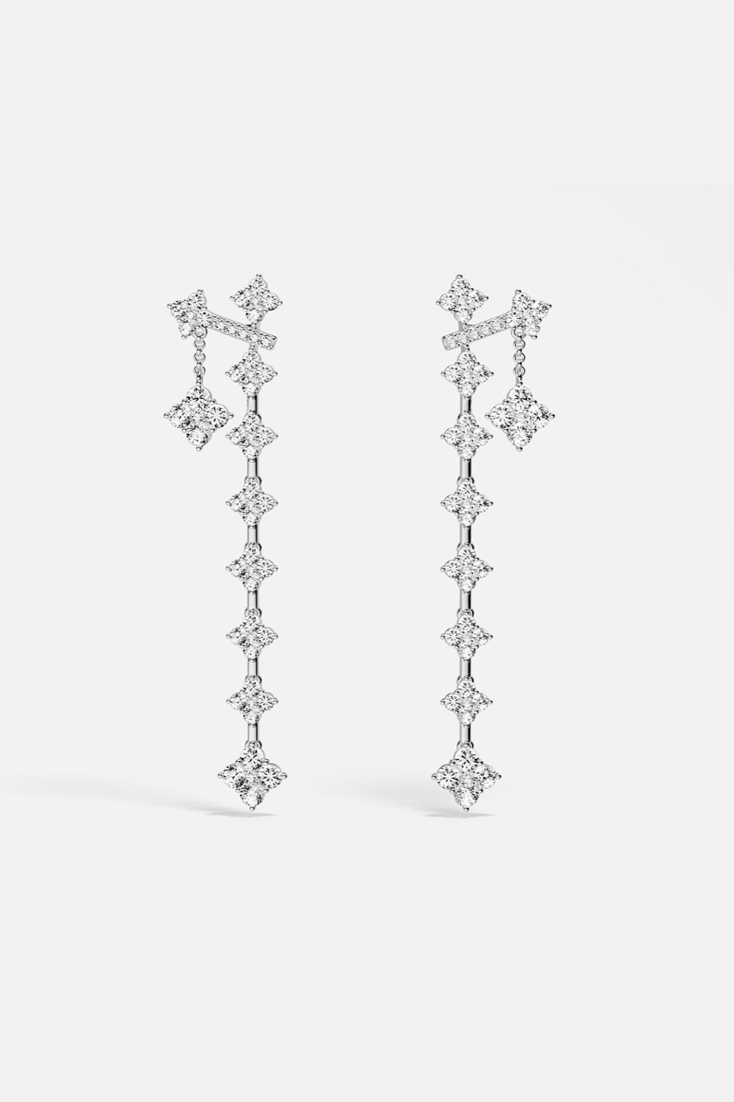 Boucles d'oreilles pendantes Éclat d'APM Monaco, cascade de losanges sertis de zircons blancs, finition rhodium