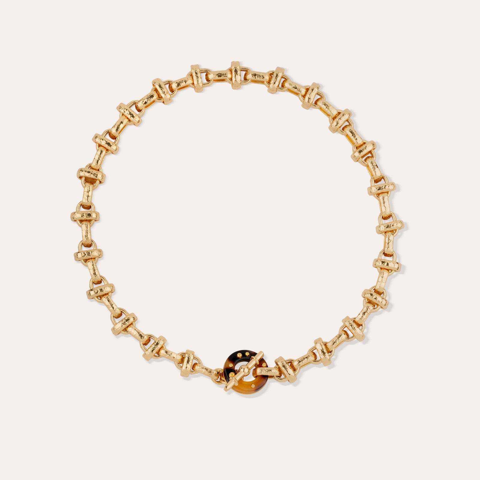 Collier Adrian de Gas Bijoux, maille large dorée à l'or fin et fermoir barrette en acétate écaille