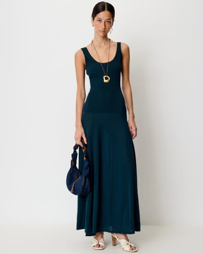 Robe longue Desna de Sessùn en bleu paon, buste côtelé et jupe évasée