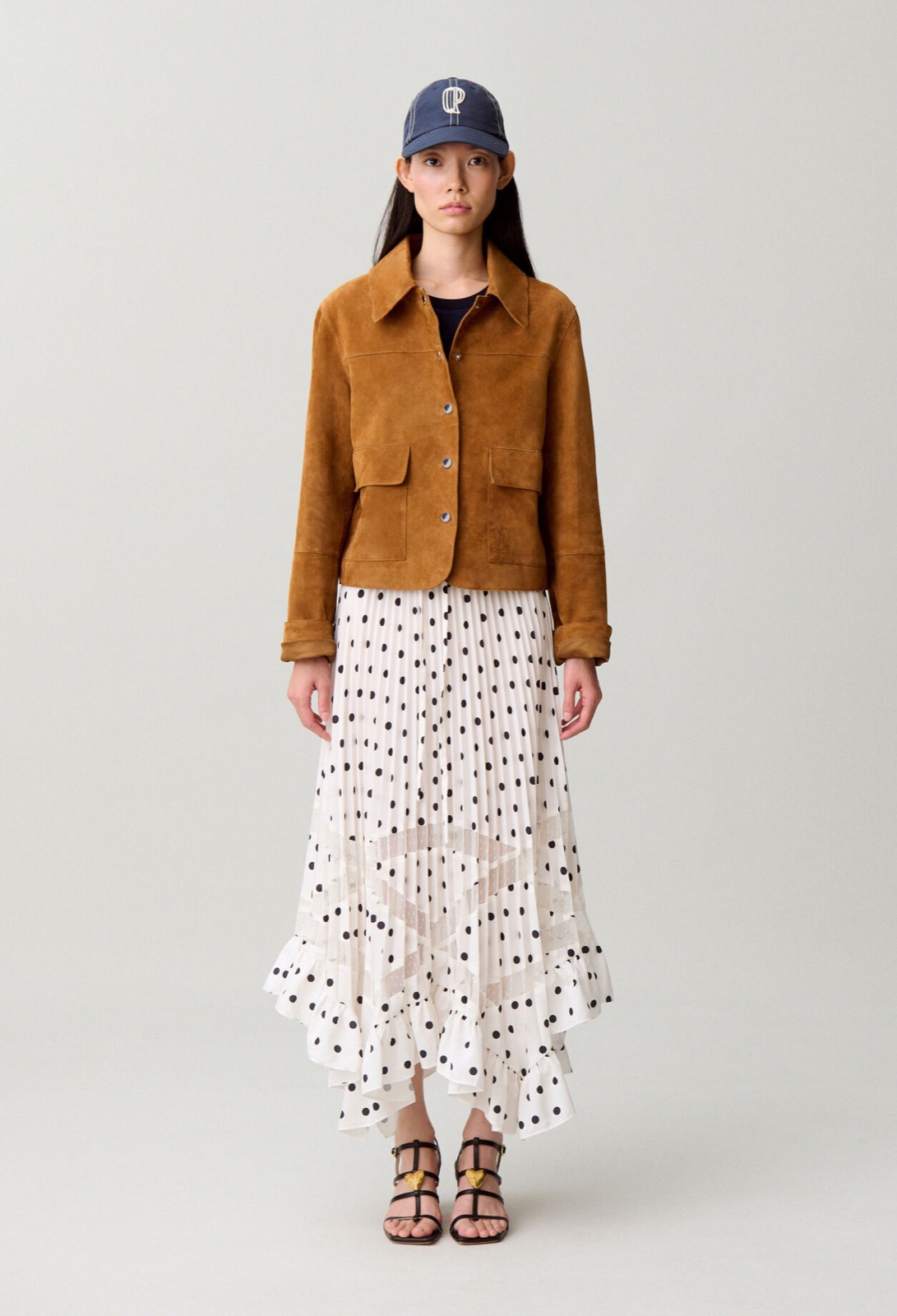 Jupe midi plissée à pois noirs sur fond crème avec empiècements de dentelle ajourée et volants, Claudie Pierlot