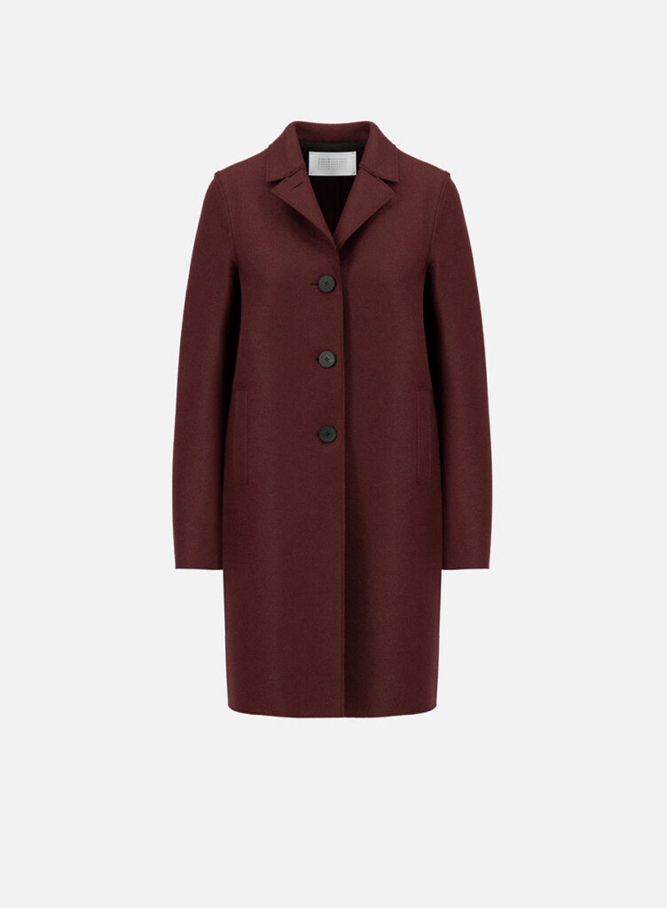 Manteau boxy mi-long en laine feutrée rouge cinabre profond, boutonnage trois boutons, de Harris Wharf London