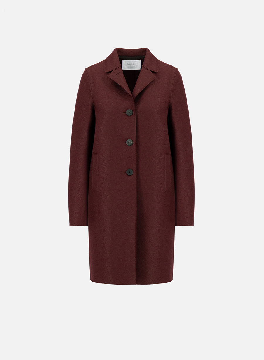 Manteau boxy mi-long en laine feutrée rouge cinabre profond, boutonnage trois boutons, de Harris Wharf London
